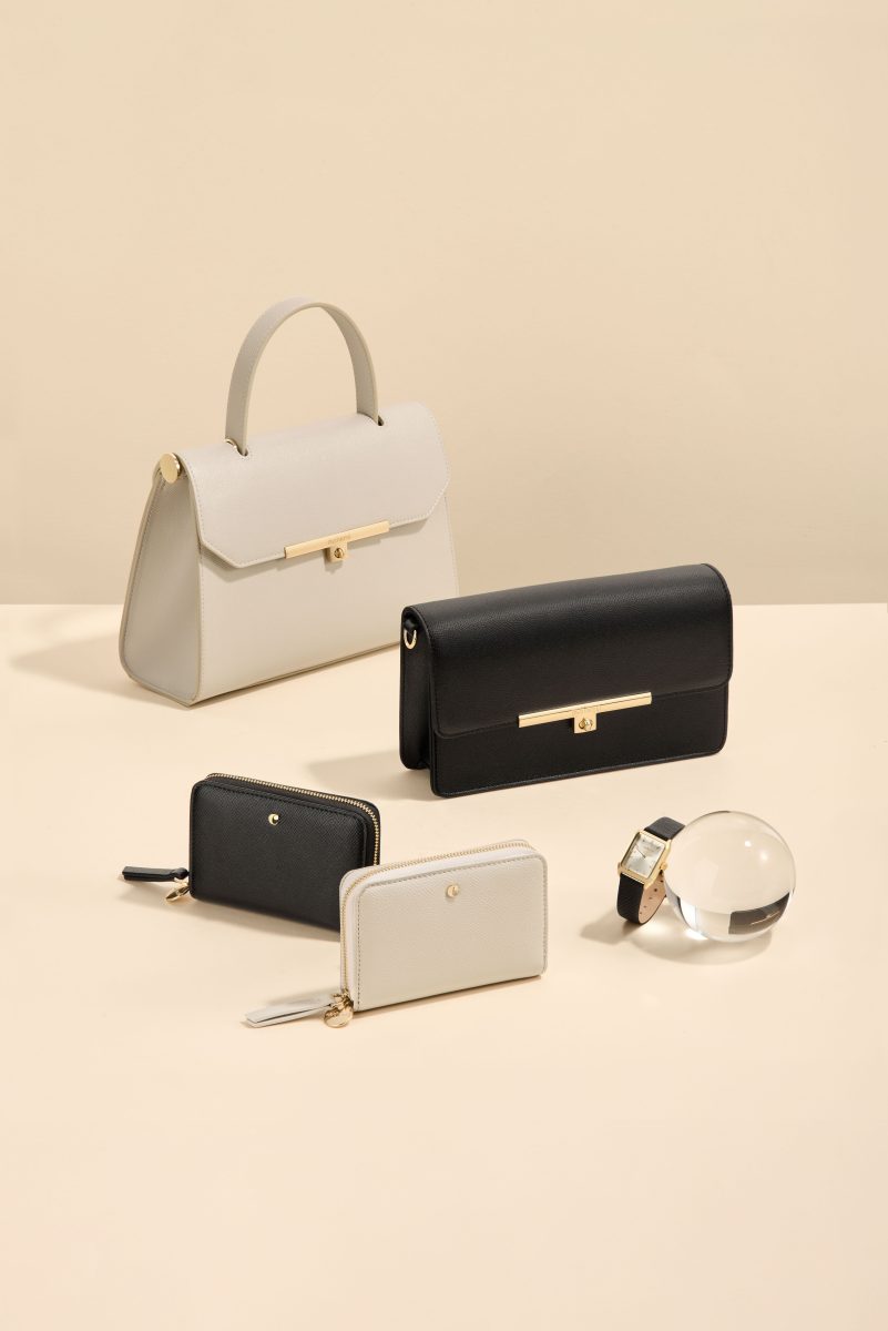 Handbags, clutches and a watch in ivory and black — Cacharel